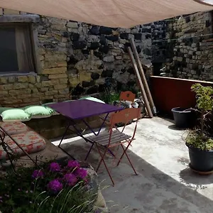 https://ruelles-et-terrasses.hotels-rhonealpes.com