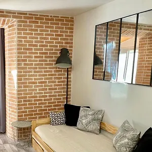 https://lions-room-2-minute-walk-from-palais-des-festivals-and-beaches.fr-provencehotel.com